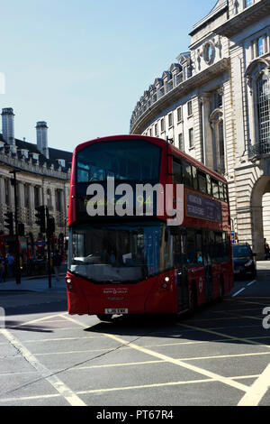 Bus auf Piccadilly Circus im 17. September 2018. London (Vereinigtes Königreich) Stockfoto
