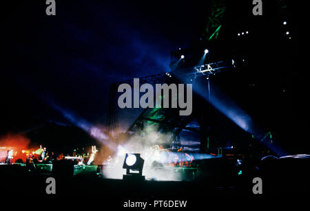 Jean Michel Jarre spektakuläre Konzert für Toleranz am Eiffelturm in Paris vor einem Publikum von 1200000 Menschen, zu feiern, die der 50. Ein Stockfoto