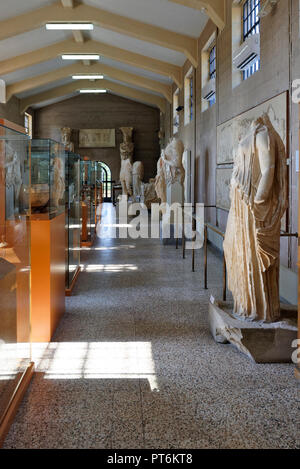 Korinth, eine römische Kolonie, Ausstellungsbereich, archäologischen Museum. Antike Korinth, Peloponnes, Griechenland. Die Ausstellung "Korinth, eine römische Kolonie "inclu Stockfoto