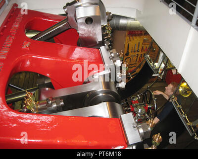 Alten MOTOR VON 1901 NOCH IN BETRIEB AUF DER FÄHRE 'URI' für RIGI aus Luzern, Schweiz Stockfoto