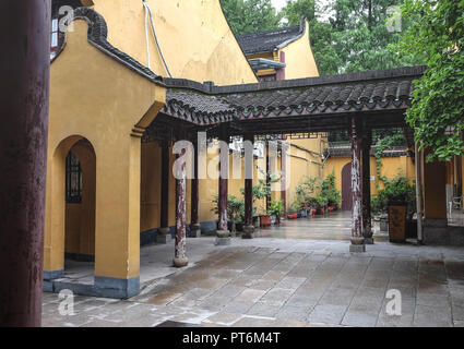 SHANGHAI, China - 22.Juni, 2018: Der longhua Pagode. Eine der Platz in Shanghai zu reisen. Es ist der Song Zeit erbaut worden, alte Pagode. Stockfoto