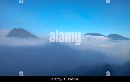 Die Oberseite des Kawah Ijen Vulkan - in Ostjava, Indonesien. Es die Grenze von der Spitze. Und die Textur so seltsam. Stockfoto