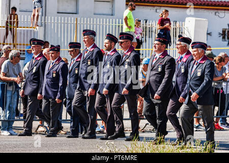 Rom, Italien, 30. September 2018: Die italienische Polizei Paraden mit Veteranen in Uniformen auf die Römische Promenade zum 50-jährigen Jubiläum von Fou Stockfoto