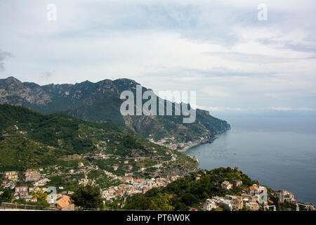 Die Amalfi Küste gesehen von der Stadt Ravello, Italien Stockfoto