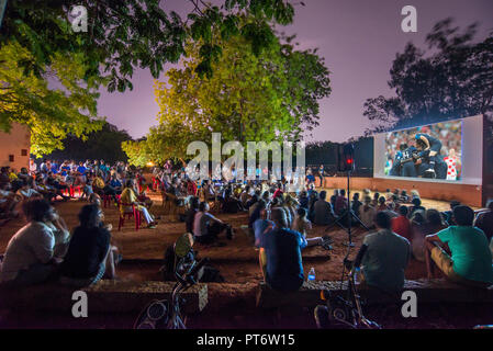 AUROVILLE, INDIEN - 15. Juli 2018: 2018 FIFA World Cup Russland. Die endgültige Frankreich - Kroatien aussortiert in der Gewißheit Sportplatz Stockfoto