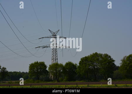 Strommast Hintergrund Freileitungsmast Stockfoto