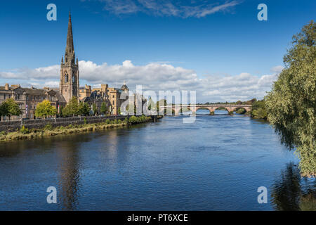 St Matthews Kirche und den Fluss Tay in der Stadt Perth in Schottland, Großbritannien Stockfoto