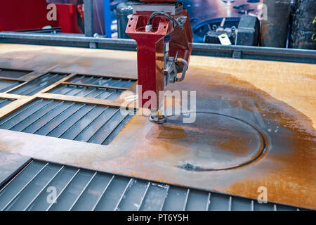 CNC-Wasserstrahlschneiden Maschine moderne industrielle Technologie. Stockfoto