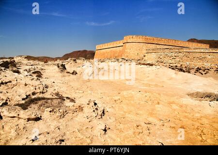 Schöne Bunker auf versteinerten Düne in Cabo de Gata, Almeria, Spanien Stockfoto