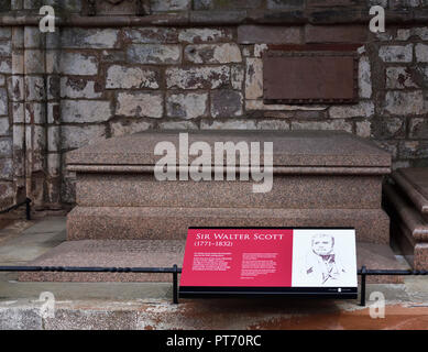 Grab von Sir Walter Scott. Dryburgh Abbey. Dryburgh, St. Boswells, Roxburghshire, Scottish Borders, Schottland, Großbritannien, Europa. Stockfoto