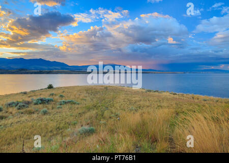 Morgen Himmel über Canyon Ferry Lake in der Nähe von Winston, Montana Stockfoto