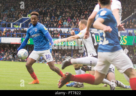 Portsmouth, Großbritannien. 6. Oktober 2018. Jamal Lowe von Portsmouth während der efl Sky Bet Liga 1 Übereinstimmung zwischen Portsmouth und Gillingham an Fratton Park, Portsmouth, England am 6. Oktober 2018. Foto von Simon Carlton. Nur die redaktionelle Nutzung, eine Lizenz für die gewerbliche Nutzung erforderlich. Keine Verwendung in Wetten, Spiele oder einer einzelnen Verein/Liga/player Publikationen. Credit: UK Sport Pics Ltd/Alamy leben Nachrichten Stockfoto