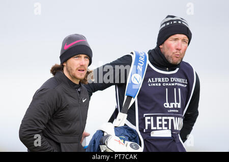 Schottland, Großbritannien. 7. Okt 2018. Alfred Dunhill Links Championship, vierte Runde; Tommy Fleetwood von England und caddy Ian Finnis während der Endrunde der Dunhill Links Championship auf dem alten Kurs, St Andrews, Fife Credit: Aktion Plus Sport Bilder/Alamy leben Nachrichten Stockfoto