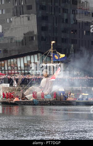 Liverpool, Großbritannien. 7. Oktober 2018. Finale Tag 3 des Royal De Luxe Riese spektakulär, die riesigen Blättern Liverpool. Credit: Ken Biggs/Alamy Leben Nachrichten. Stockfoto