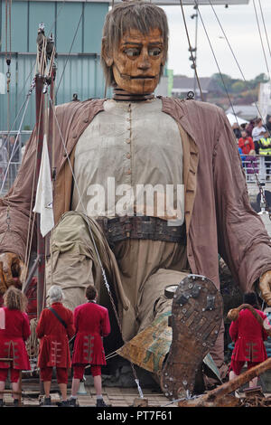 Liverpool, Großbritannien. 7. Oktober 2018. Finale Tag 3 des Royal De Luxe Riese spektakulär, die riesigen Blättern Liverpool. Credit: Ken Biggs/Alamy Leben Nachrichten. Stockfoto