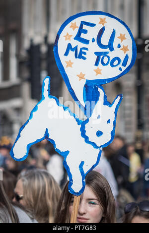 London, Großbritannien. 7. Oktober 2018. Pro-EU" Wooferendum" Hund März. Credit: Guy Corbishley/Alamy leben Nachrichten Stockfoto