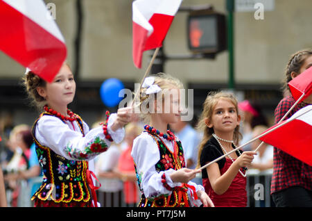 New York, USA. 7. Okt 2018. Oktober 7, 2018; New York City: Tausende von Polnisch-amerikanische teilgenommen an der 81th jährliche Pulaski Day Parade auf der Fifth Avenue in New York City. Credit: Ryan Rahman/Alamy leben Nachrichten Stockfoto