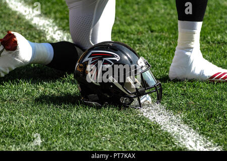 Pittsburgh, PA, USA. 7 Okt, 2018. Falken Helm während der Pittsburgh Steelers vs Atlanta Falcons Spiel am Heinz Feld in Pittsburgh, PA. Jason Pohuski/CSM/Alamy leben Nachrichten Stockfoto