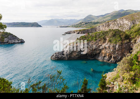 Einen atemberaubenden Blick von der Panoramaterrasse von San Nicola Arcella Arcomagno in der Nähe der, Kalabrien, Süditalien. Stockfoto