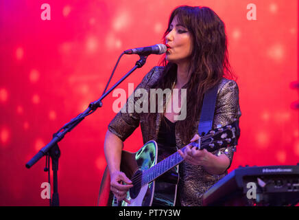 Emirate, Gala Dinner Start für den neuen Service zwischen Edinburgh und Dubai, Waldorf Astoria Edinburgh, The Caledonian. Talentierte Sänger und Songwriter K Stockfoto