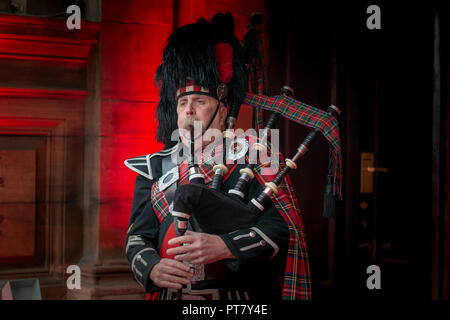 Emirate, Gala Dinner Start für den neuen Service zwischen Edinburgh und Dubai, Waldorf Astoria Edinburgh, The Caledonian. Schottische TV-Persönlichkeit Kirst Stockfoto
