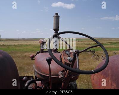 Verlassene Farm Traktor, Saskatchewan, Kanada, Brian Martin RMSF, große Dateigröße Stockfoto