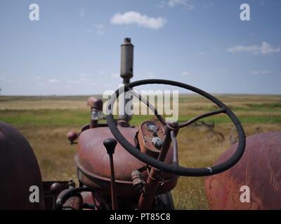 Verlassene Farm Traktor, Saskatchewan, Kanada, Brian Martin RMSF, große Dateigröße Stockfoto