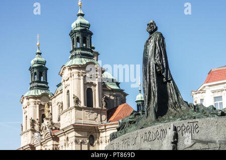 Prager Statue Jan Hus Prager John Huss Gedenkstätte. Tschechischer katholischer Priester, Kirchenreformer, St. Nikolaus Kirche, Altstädter Ring Jan Hus Gedenkstätte Stockfoto