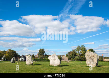 Steine auf die JUNGSTEINZEITLICHEN Steinkreise in Avebury, Wiltshire, England, Großbritannien Stockfoto