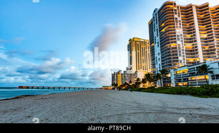 Luftaufnahme des Miami, Florida, USA, vom Meer aus gesehen Stockfoto