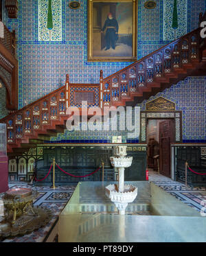 Manial Palast von Prinz Mohammed Ali. Halle der Residenz Gebäude mit Türkischen floral blau Muster keramikfliesen Stockfoto