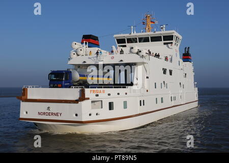 Die Fähre Frisia III. am 27. September 2018 auf der Strecke von Norderney nach Norddeich an der Nordsee. Stockfoto