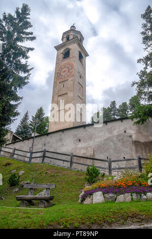 Schiefe Turm von der Mauritius Kirche, St. Moritz, Oberengadin, Engadin, Graubünden, Schweiz Stockfoto