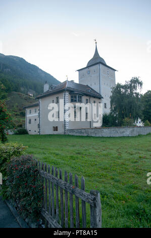 Schloss Planta-Wildenberg ist ein Schloss in der Gemeinde Zernez des Kantons Graubünden in der Schweiz. Es ist ein Schweizer Weltkulturerbe der Nationalen Stockfoto