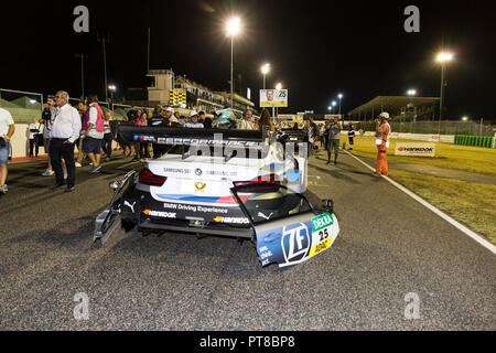 Misano Adriatico, Italien - 25. August 2018: Autos bereiten Sie das Grid am Anfang während der Rennen in der DTM in Misano Misano World Circuit zu verlassen. Stockfoto