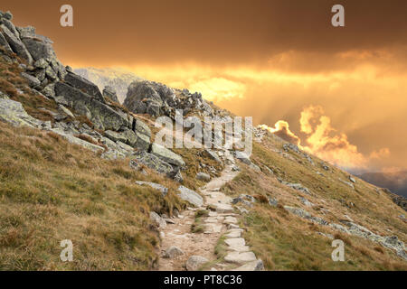 Sonnenuntergang auf Wanderweg Stockfoto