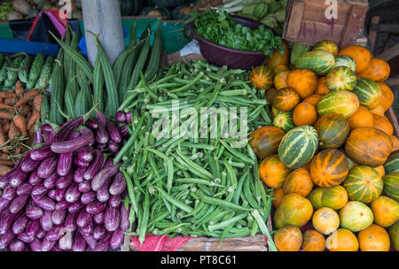 Tropische Gemüse auf dem Markt Stockfoto