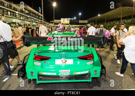 Misano Adriatico, Italien - 25. August 2018: Autos bereiten Sie das Grid am Anfang während der Rennen in der DTM in Misano Misano World Circuit zu verlassen. Stockfoto