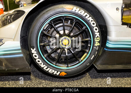 Misano Adriatico, Italien - 25. August 2018: Autos bereiten Sie das Grid am Anfang während der Rennen in der DTM in Misano Misano World Circuit zu verlassen. Stockfoto