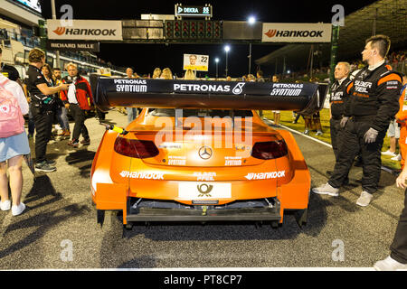 Misano Adriatico, Italien - 25. August 2018: Autos bereiten Sie das Grid am Anfang während der Rennen in der DTM in Misano Misano World Circuit zu verlassen. Stockfoto