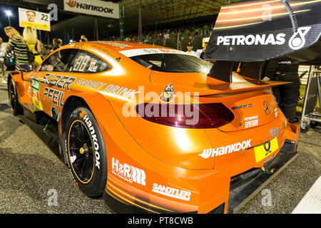 Misano Adriatico, Italien - 25. August 2018: Autos bereiten Sie das Grid am Anfang während der Rennen in der DTM in Misano Misano World Circuit zu verlassen. Stockfoto
