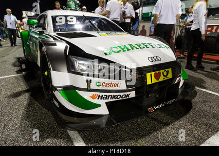Misano Adriatico, Italien - 25. August 2018: Autos bereiten Sie das Grid am Anfang während der Rennen in der DTM in Misano Misano World Circuit zu verlassen. Stockfoto