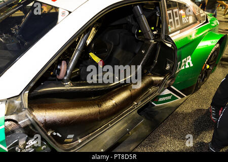 Misano Adriatico, Italien - 25. August 2018: Autos bereiten Sie das Grid am Anfang während der Rennen in der DTM in Misano Misano World Circuit zu verlassen. Stockfoto