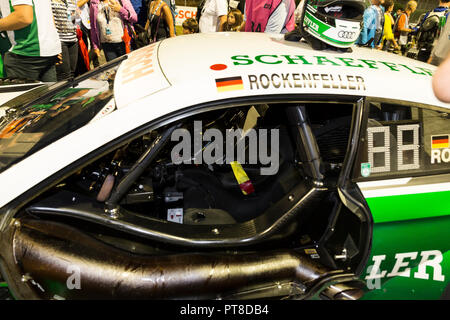 Misano Adriatico, Italien - 25. August 2018: Autos bereiten Sie das Grid am Anfang während der Rennen in der DTM in Misano Misano World Circuit zu verlassen. Stockfoto