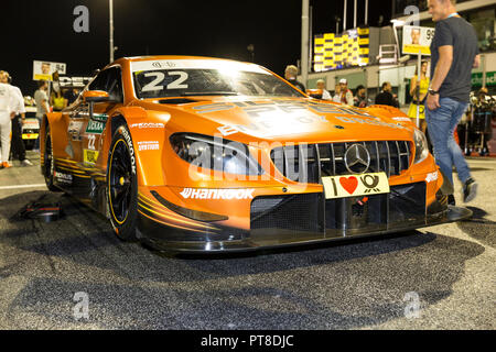 Misano Adriatico, Italien - 25. August 2018: Autos bereiten Sie das Grid am Anfang während der Rennen in der DTM in Misano Misano World Circuit zu verlassen. Stockfoto