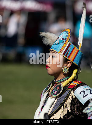 Die Teilnehmer tanzen Native American style Stillwater Pow Wow in Anderson, Kalifornien. Stockfoto