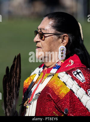 Die Teilnehmer tanzen Native American style Stillwater Pow Wow in Anderson, Kalifornien. Stockfoto