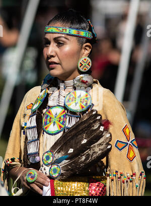 Die Teilnehmer tanzen Native American style Stillwater Pow Wow in Anderson, Kalifornien. Stockfoto