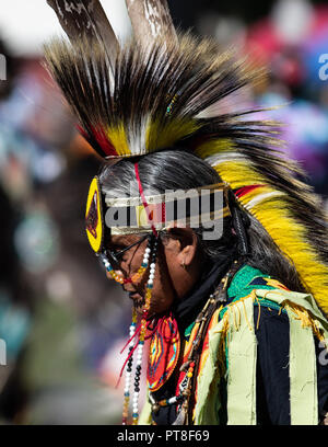 Die Teilnehmer tanzen Native American style Stillwater Pow Wow in Anderson, Kalifornien. Stockfoto