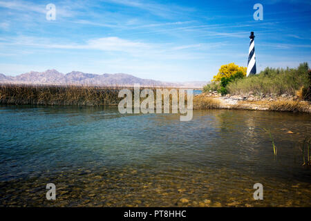 Miniatur Leuchtturm am Ufer des Lake Havasu in der Nähe von Lake Havasu City, Arizona Stockfoto